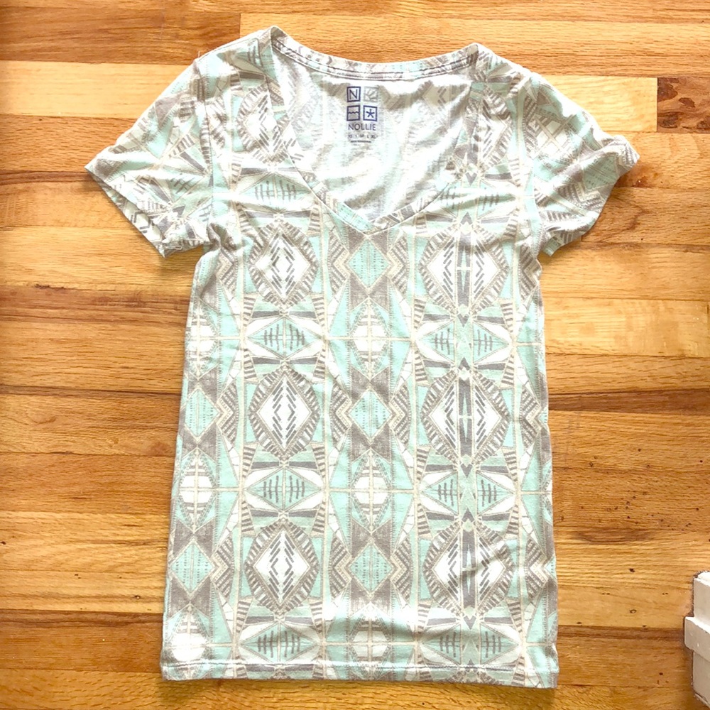 Pattern V-neck T-shirt